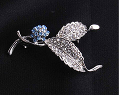 满钻树叶形精美胸针